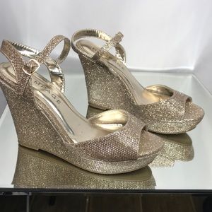 Super cute gold wedges